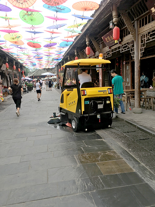 景區(qū)掃地車